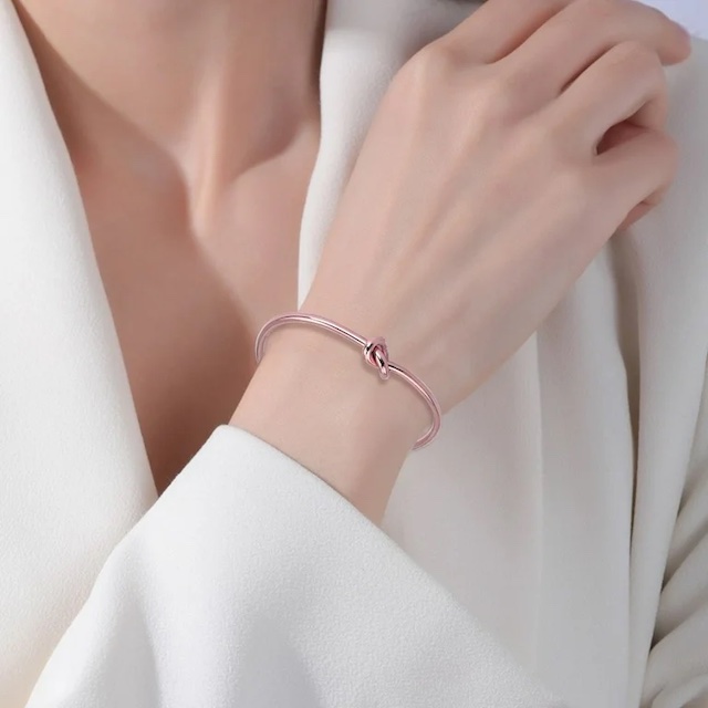 Finding the Perfect Bracelet for Small Wrists: A Complete Guide