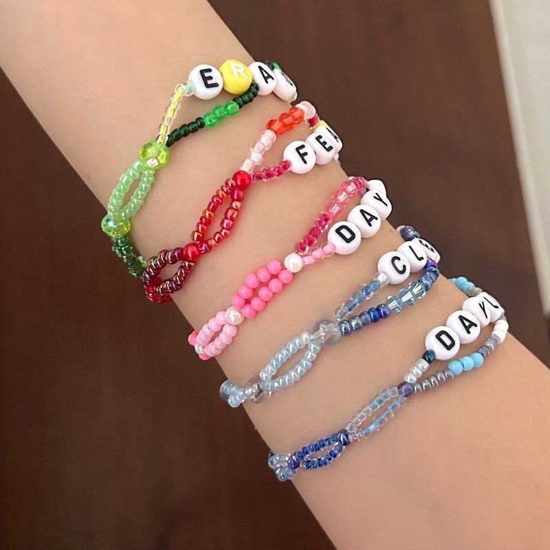 taylor swift eras tour friendship bracelets