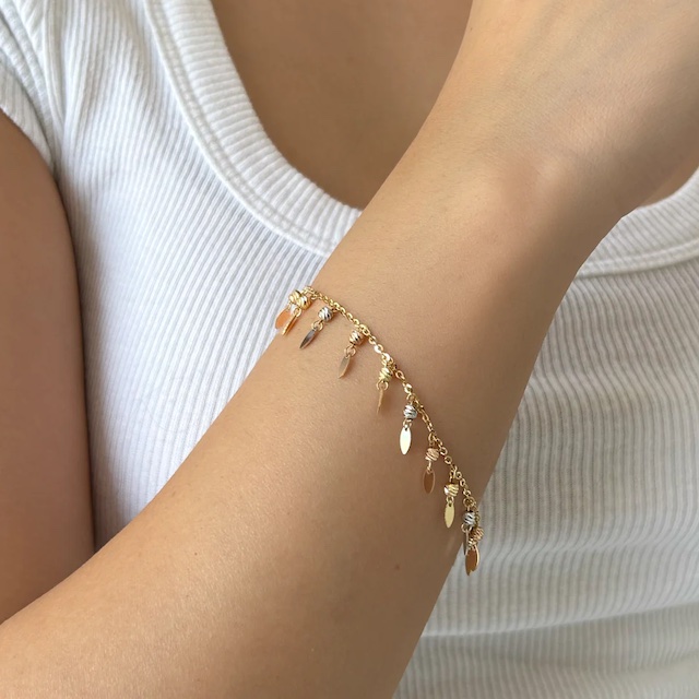 The Ultimate Guide to Women’s Gold Bracelets