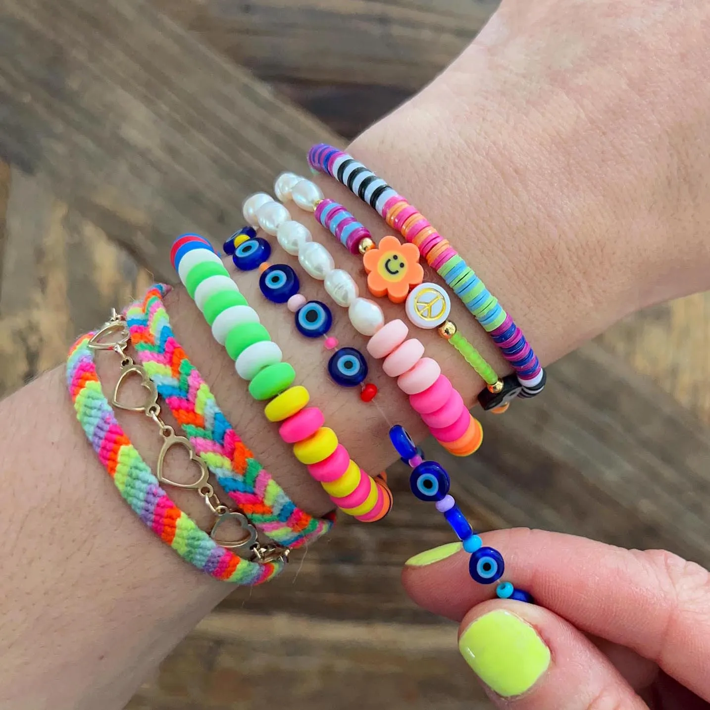 Crafting Guide: How to Make Bracelets with Beads and Elastic