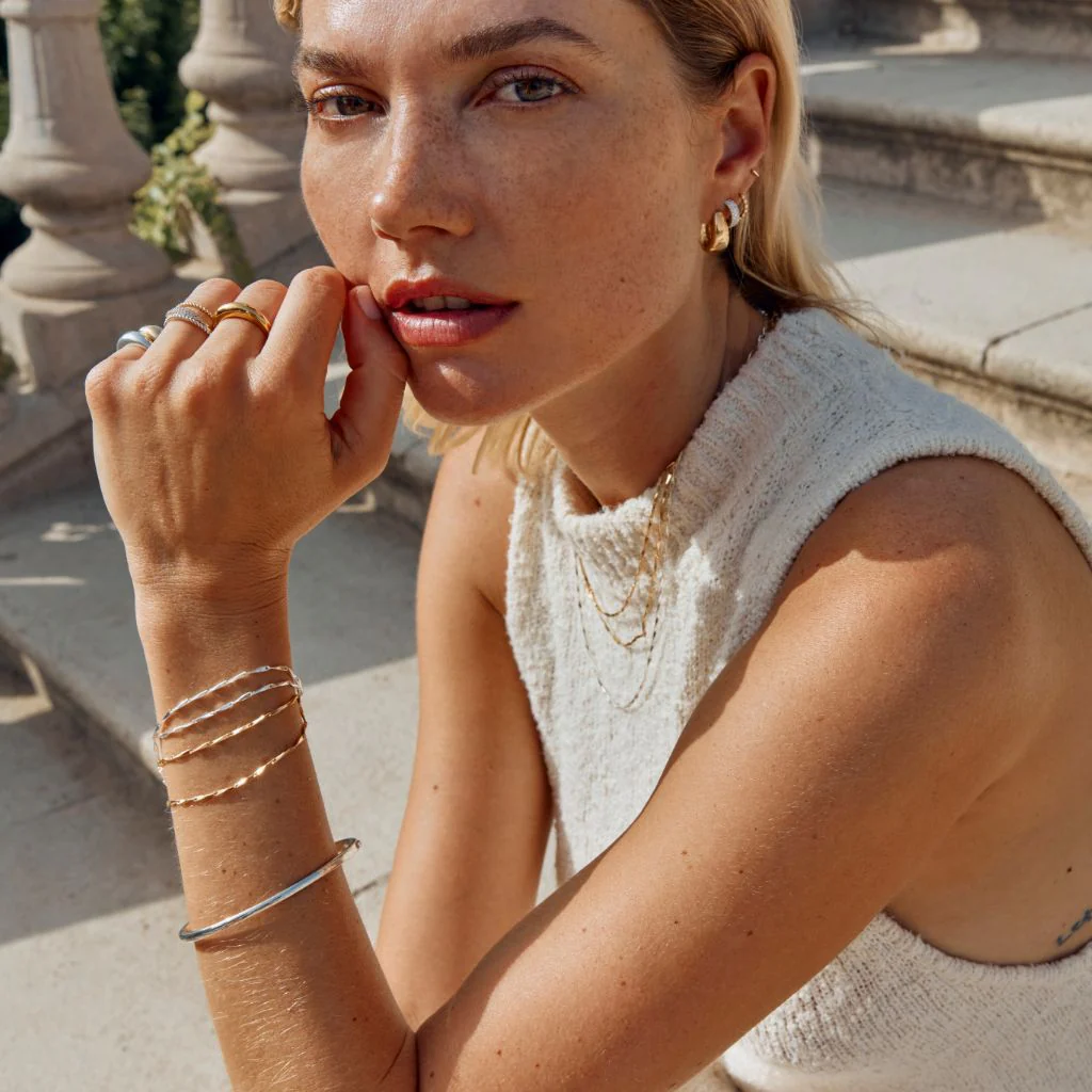 Choosing Between Golden Jewelry VS Silver Jewelry: A Guide