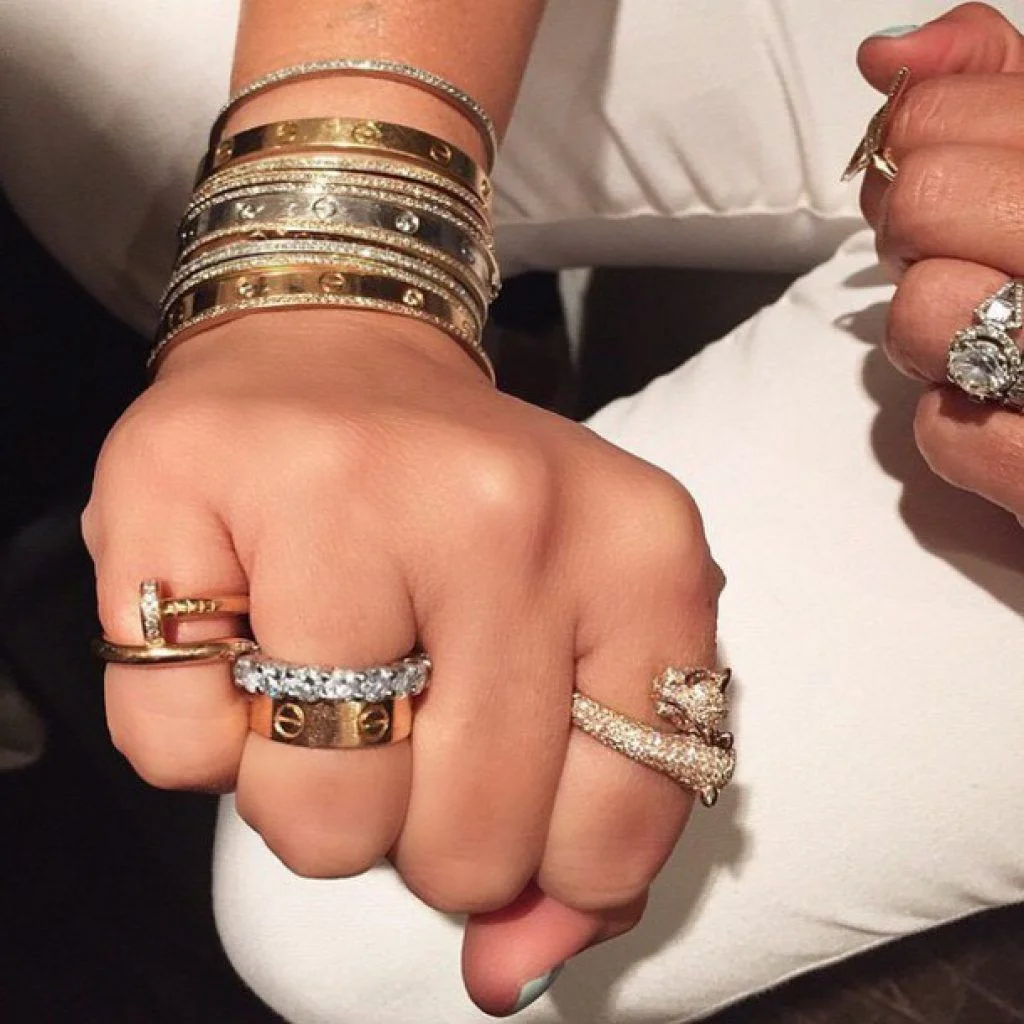 Can You Mix Silver and Gold Jewelry: A Trendy Approach